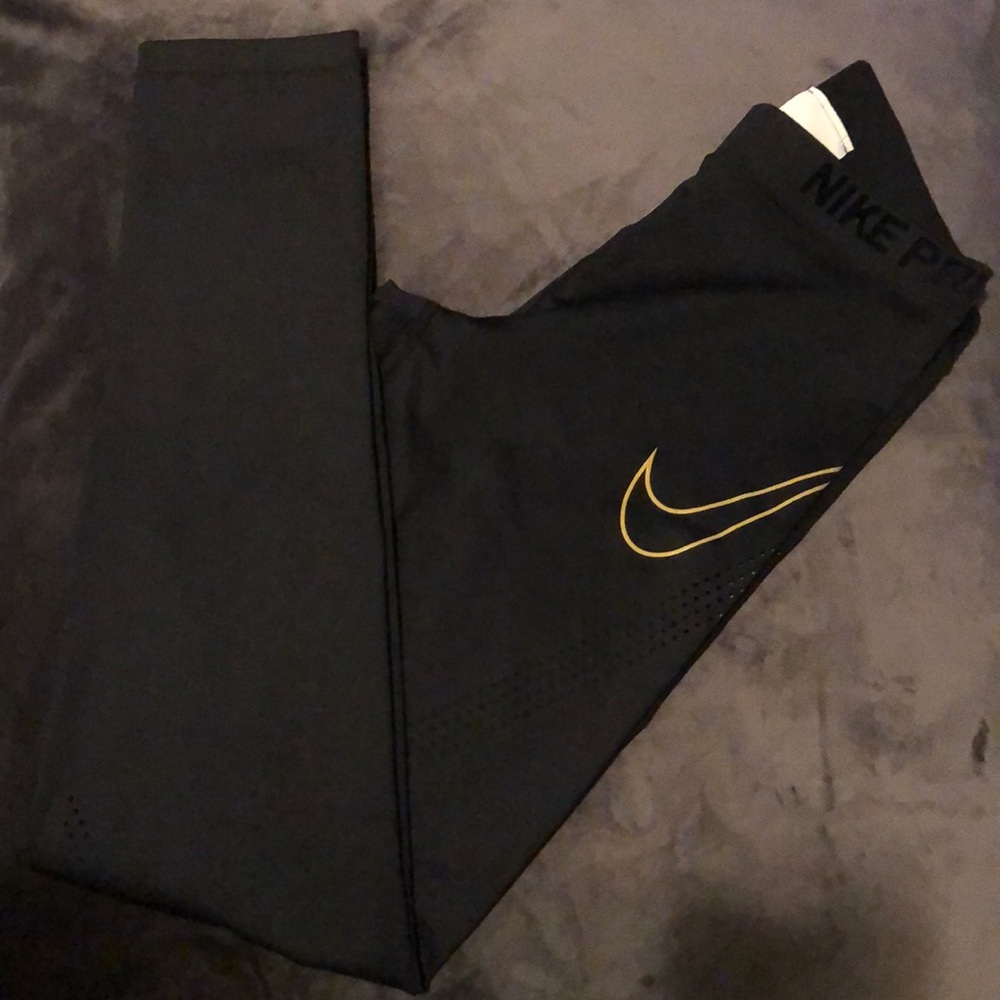 Nike Pro hyper-cool leggings